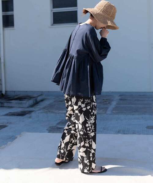 URBAN RESEARCH DOORS(アーバンリサーチドアーズ)の「コットンボイル2WAYギャザーブラウス(シャツ/ブラウス・レディース・ライトベージュ/イエロー/ネイビー・MEDIUM)」の20枚目の写真