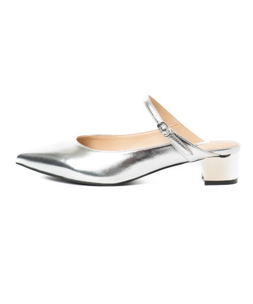 R&E(アールアンドイー)の「【REZOY】ワンベルトポインテッドトゥLOWヒールパンプス(パンプス・レディース・ライトグレー/ブラック/シルバー/アイボリー・LL/S/M/L)」の5枚目の写真