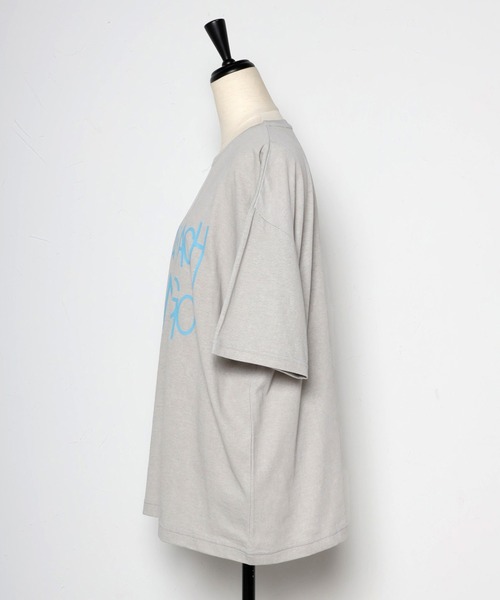 Bonjour Sagan(ボンジュールサガン)の「オーバーサイズピグメントロゴTシャツ(Tシャツ/カットソー・レディース・グレイッシュベージュ/ネイビー系・FREE)」の10枚目の写真