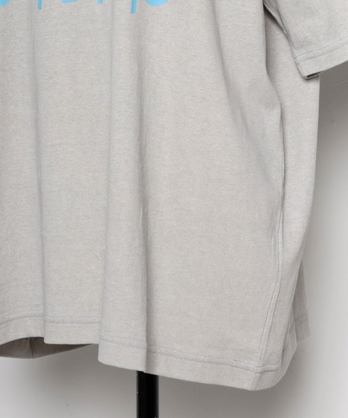 Bonjour Sagan(ボンジュールサガン)の「オーバーサイズピグメントロゴTシャツ(Tシャツ/カットソー・レディース・グレイッシュベージュ/ネイビー系・FREE)」の17枚目の写真