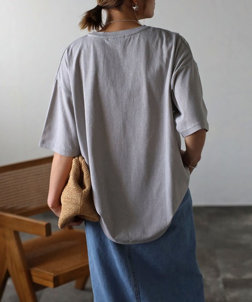 Bonjour Sagan(ボンジュールサガン)の「オーバーサイズピグメントロゴTシャツ(Tシャツ/カットソー・レディース・グレイッシュベージュ/ネイビー系・FREE)」の15枚目の写真