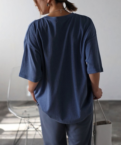Bonjour Sagan(ボンジュールサガン)の「オーバーサイズピグメントロゴTシャツ(Tシャツ/カットソー・レディース・グレイッシュベージュ/ネイビー系・FREE)」の4枚目の写真