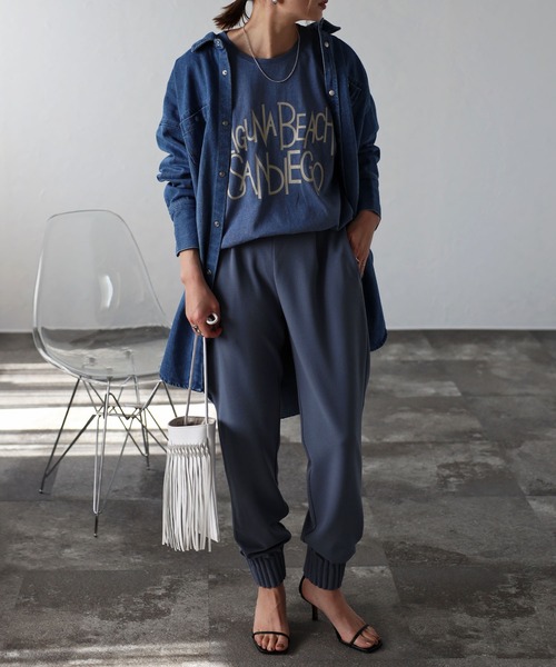 Bonjour Sagan(ボンジュールサガン)の「オーバーサイズピグメントロゴTシャツ(Tシャツ/カットソー・レディース・グレイッシュベージュ/ネイビー系・FREE)」の19枚目の写真