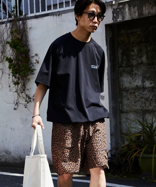 FREAK'S STORE（フリークスストア）の「【限定展開】ビッグシルエット 水陸両用 ユーティリティー ラグランスリーブ クルーネックTシャツ/ラッシュガード/UPF50（Tシャツ/カットソー・メンズ・ブラック/ホワイト/グレー・SMALL/LARGE/MEDIUM）」の8枚目の写真