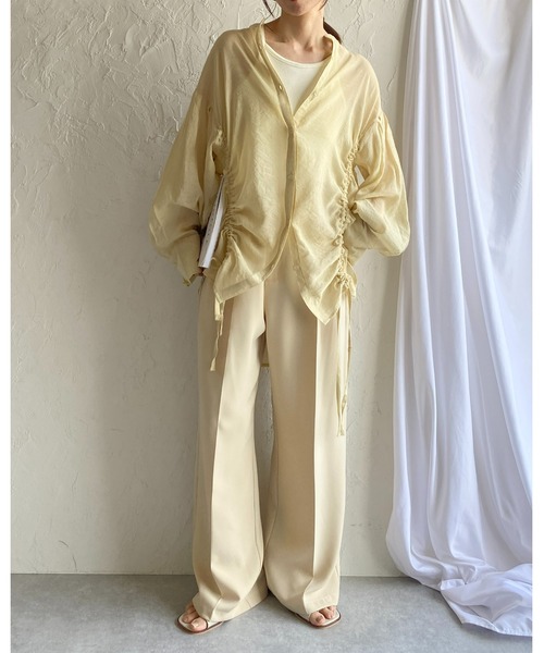 She's Closet(シーズクローゼット)の「バンドカラー長袖ドロストシャーリングシアーシャツブラウス(シャツ/ブラウス・レディース・ホワイト/ブラック/ライトベージュ・FREE)」の4枚目の写真