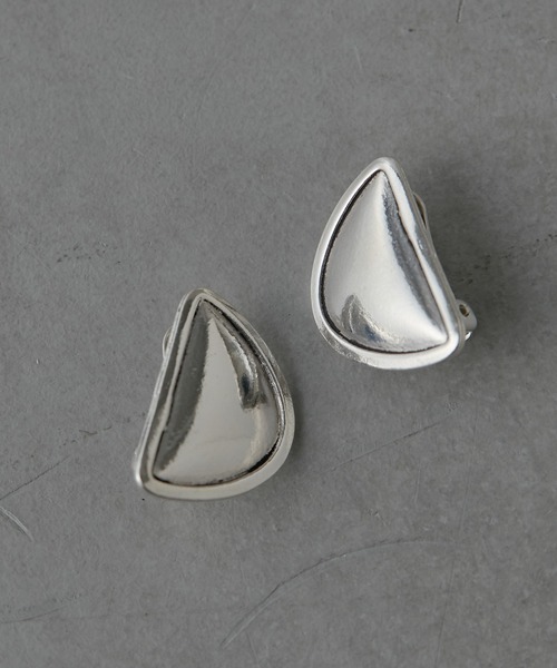 ear PAPILLONNER(イアパピヨネ)の「【UBU PARIS(ウブ)】ハーフムーンイヤリング(イヤリング・レディース・シルバー・FREE)」の1枚目の写真