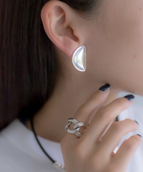 ear PAPILLONNER(イアパピヨネ)の「【UBU PARIS(ウブ)】ハーフムーンイヤリング(イヤリング・レディース・シルバー・FREE)」の5枚目の写真