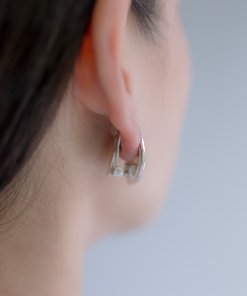 ear PAPILLONNER(イアパピヨネ)の「【UBU PARIS(ウブ)】ハーフムーンイヤリング(イヤリング・レディース・シルバー・FREE)」の3枚目の写真