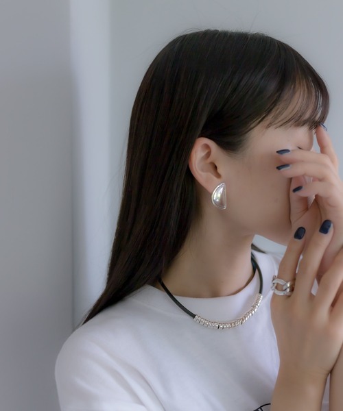 ear PAPILLONNER(イアパピヨネ)の「【UBU PARIS(ウブ)】ハーフムーンイヤリング(イヤリング・レディース・シルバー・FREE)」の4枚目の写真