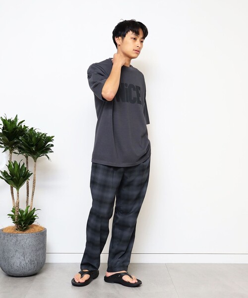 B:MING by BEAMS（ビーミングバイビームス）の「B:MING by BEAMS / NICE ロゴプリント Tシャツ（Tシャツ/カットソー・メンズ・チャコールグレー/ホワイト系その他5/サックスブルー・SMALL/MEDIUM/LARGE/X-LARGE）」の6枚目の写真