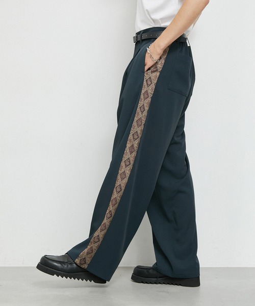 JUNRED（ジュンレッド）の「サイドデザインワイドトラックパンツ（その他パンツ・メンズ・チャコールグレー/ブラック・L/M/S）」の5枚目の写真