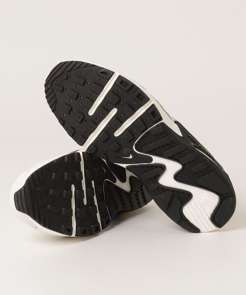 NIKE（ナイキ）の「ナイキ NIKE ナイキ エア マックス エクシー（スニーカー・レディース・ホワイト×ブラック・24.0cm/23.5cm/23.0cm/24.5cm/25.0cm）」の2枚目の写真