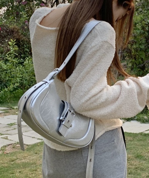 Vipoa(ヴィポア)の「ハーフムーンバックルベルトバッグ(ショルダーバッグ・レディース・シルバー/ブラック・FREE)」の10枚目の写真