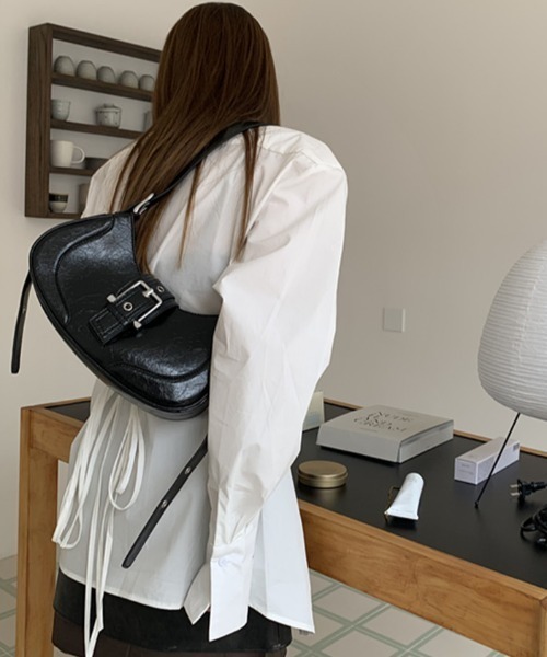 Vipoa(ヴィポア)の「ハーフムーンバックルベルトバッグ(ショルダーバッグ・レディース・シルバー/ブラック・FREE)」の8枚目の写真