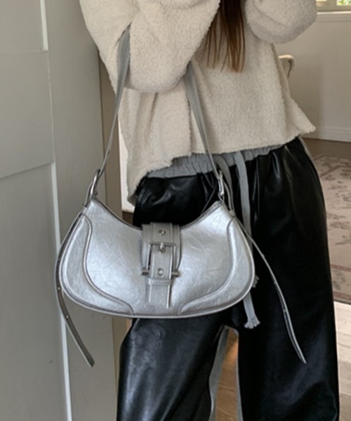 Vipoa(ヴィポア)の「ハーフムーンバックルベルトバッグ(ショルダーバッグ・レディース・シルバー/ブラック・FREE)」の14枚目の写真