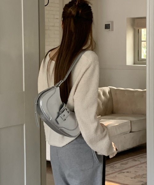 Vipoa(ヴィポア)の「ハーフムーンバックルベルトバッグ(ショルダーバッグ・レディース・シルバー/ブラック・FREE)」の20枚目の写真