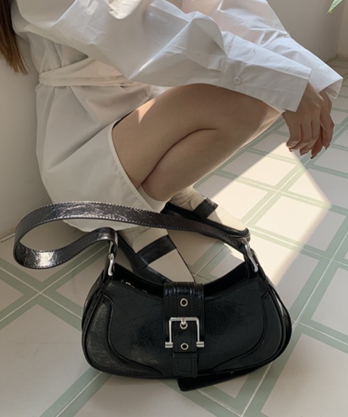 Vipoa(ヴィポア)の「ハーフムーンバックルベルトバッグ(ショルダーバッグ・レディース・シルバー/ブラック・FREE)」の22枚目の写真