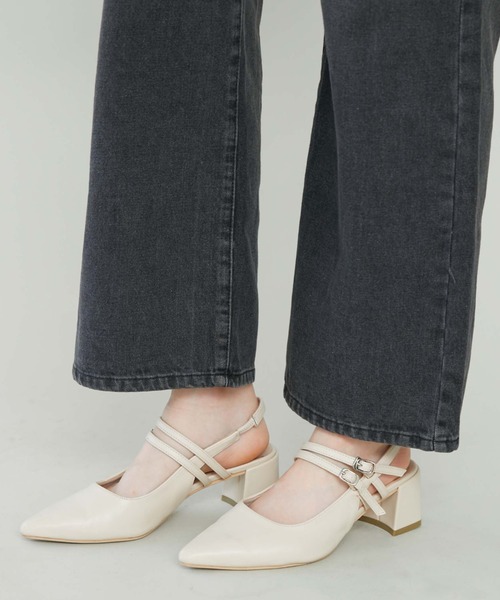 archives(アルシーヴ)の「ポインテッドストラップパンプス(パンプス・レディース・ブラック/アイボリー・MEDIUM/LARGE)」の3枚目の写真