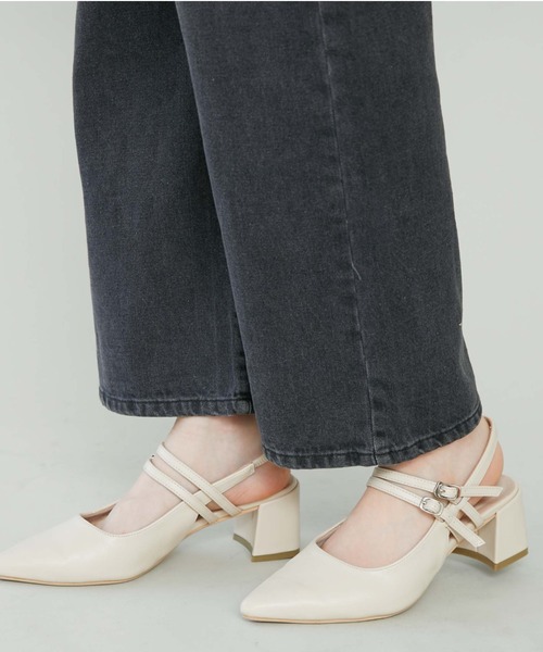 archives(アルシーヴ)の「ポインテッドストラップパンプス(パンプス・レディース・ブラック/アイボリー・MEDIUM/LARGE)」の5枚目の写真