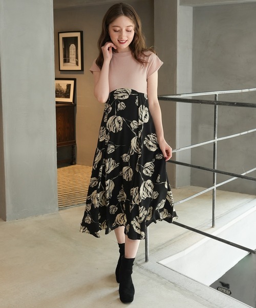★美品★レリアン　11号　モノトーン花柄　ベルト付きドッキングワンピース ☆美品☆レリアン 11号 モノトーン花柄 ベルト付きドッキング