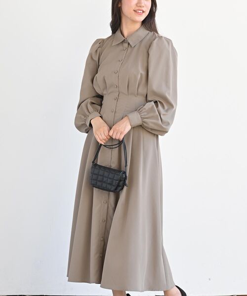 rps（アールピーエス）の「共地リボン付きタックシャツワンピース（シャツワンピース・レディース・チャコールグレー/モカ/ダークネイビー・フリー）」の2枚目の写真
