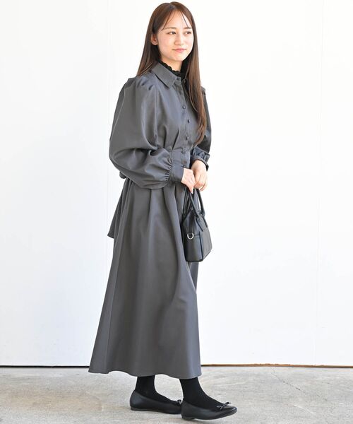 rps（アールピーエス）の「共地リボン付きタックシャツワンピース（シャツワンピース・レディース・チャコールグレー/モカ/ダークネイビー・フリー）」の4枚目の写真