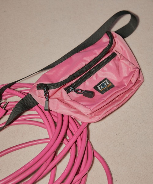 ELLEgirl（エルガール）の「カラーナイロンウエストポーチ【ELLEgirl/エル ガール】（ボディバッグ/ウエストポーチ・レディース・ネイビー/ブラック/ピンク・FREE）」の7枚目の写真