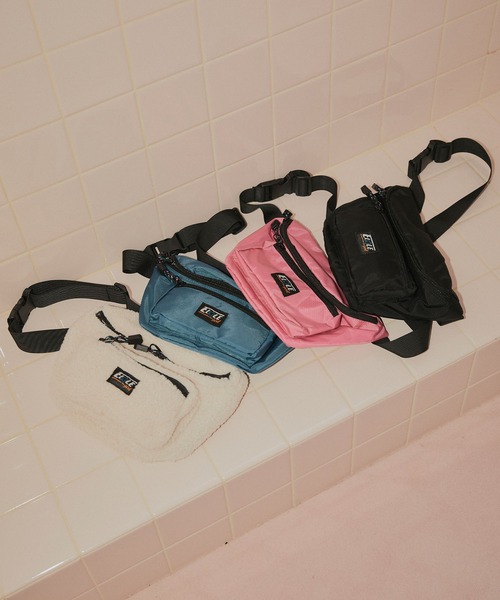 ELLEgirl（エルガール）の「カラーナイロンウエストポーチ【ELLEgirl/エル ガール】（ボディバッグ/ウエストポーチ・レディース・ネイビー/ブラック/ピンク・FREE）」の11枚目の写真