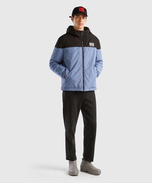 BENETTON (UNITED COLORS OF BENETTON)(ベネトンユナイテッドカラーズオブベネトン)の「フード付き胸元ロゴワッペンバイカラー中綿ジャケット(その他アウター・メンズ・ブルー系その他・SMALL/MEDIUM/LARGE/X-SMALL)」の7枚目の写真