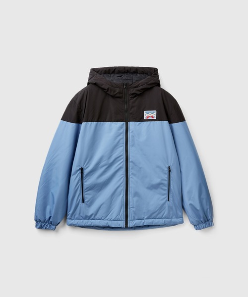 BENETTON (UNITED COLORS OF BENETTON)(ベネトンユナイテッドカラーズオブベネトン)の「フード付き胸元ロゴワッペンバイカラー中綿ジャケット(その他アウター・メンズ・ブルー系その他・SMALL/MEDIUM/LARGE/X-SMALL)」の8枚目の写真