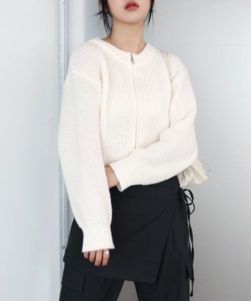 FOLLOWIN（フォロウィン）の「ふわふわラウンドネックジップアップ
