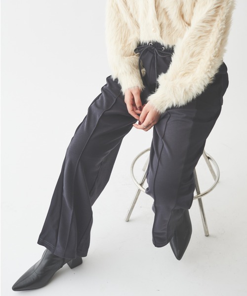 paravion（パラビオン）の「【ZOZOTOWN限定】異素材切替ライントラックパンツ（スラックス・レディース・グレイッシュベージュ/ブラウン/チャコールグレー・FREE）」の21枚目の写真