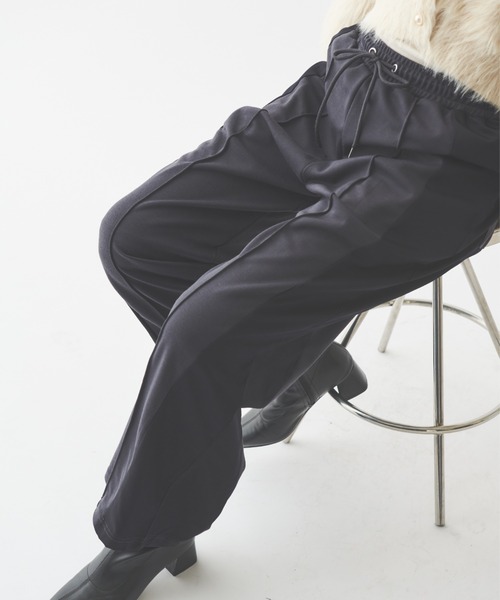 paravion（パラビオン）の「【ZOZOTOWN限定】異素材切替ライントラックパンツ（スラックス・レディース・グレイッシュベージュ/ブラウン/チャコールグレー・FREE）」の22枚目の写真