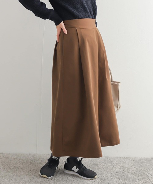 URBAN RESEARCH DOORS(アーバンリサーチドアーズ)の「『UR TECH POLIsh POLI』タックフレアロングスカート(スカート・レディース・ブラック/ブラウン系その他・MEDIUM)」の13枚目の写真