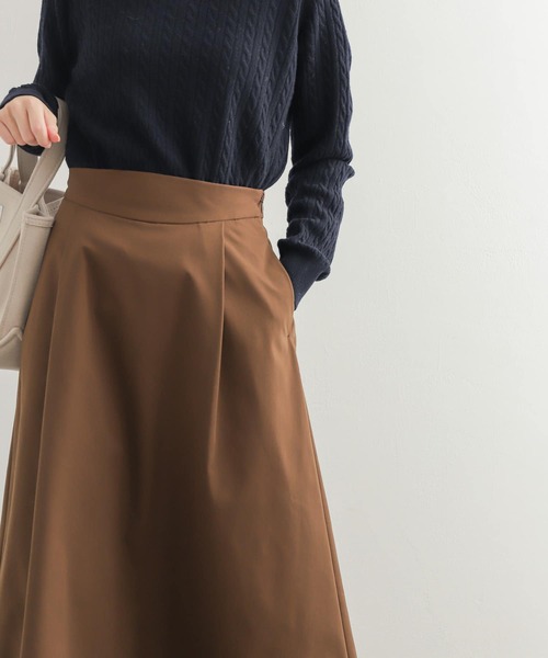 URBAN RESEARCH DOORS(アーバンリサーチドアーズ)の「『UR TECH POLIsh POLI』タックフレアロングスカート(スカート・レディース・ブラック/ブラウン系その他・MEDIUM)」の4枚目の写真