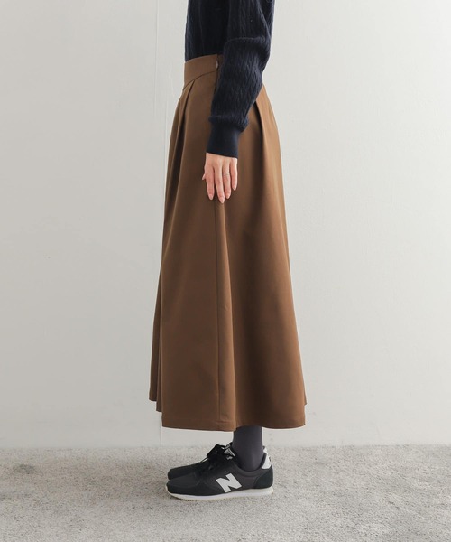URBAN RESEARCH DOORS(アーバンリサーチドアーズ)の「『UR TECH POLIsh POLI』タックフレアロングスカート(スカート・レディース・ブラック/ブラウン系その他・MEDIUM)」の9枚目の写真