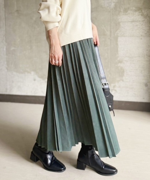 TRIANGLE PALETTE（トライアングルパレット）の「ポンチスエードプリーツスカート（スカート・レディース・グリーン/アイボリー/グレイッシュベージュ/ダークグレー/マスタード/ブラウン/ボルドー・FREE）」の5枚目の写真
