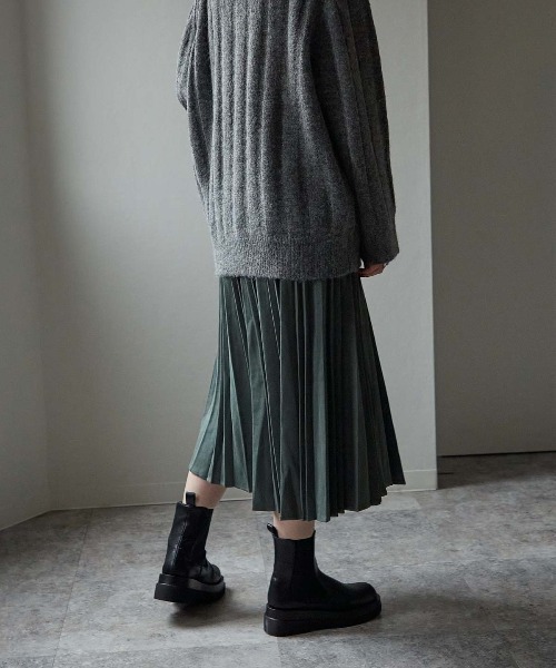 TRIANGLE PALETTE（トライアングルパレット）の「ポンチスエードプリーツスカート（スカート・レディース・グリーン/アイボリー/グレイッシュベージュ/ダークグレー/マスタード/ブラウン/ボルドー・FREE）」の13枚目の写真