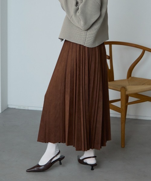 TRIANGLE PALETTE（トライアングルパレット）の「ポンチスエードプリーツスカート（スカート・レディース・グリーン/アイボリー/グレイッシュベージュ/ダークグレー/マスタード/ブラウン/ボルドー・FREE）」の12枚目の写真