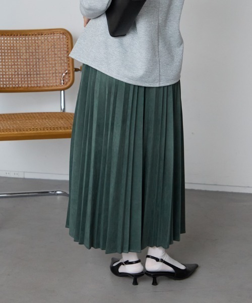 TRIANGLE PALETTE（トライアングルパレット）の「ポンチスエードプリーツスカート（スカート・レディース・グリーン/アイボリー/グレイッシュベージュ/ダークグレー/マスタード/ブラウン/ボルドー・FREE）」の9枚目の写真