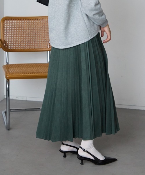 TRIANGLE PALETTE（トライアングルパレット）の「ポンチスエードプリーツスカート（スカート・レディース・グリーン/アイボリー/グレイッシュベージュ/ダークグレー/マスタード/ブラウン/ボルドー・FREE）」の10枚目の写真