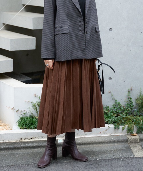 TRIANGLE PALETTE（トライアングルパレット）の「ポンチスエードプリーツスカート（スカート・レディース・グリーン/アイボリー/グレイッシュベージュ/ダークグレー/マスタード/ブラウン/ボルドー・FREE）」の14枚目の写真