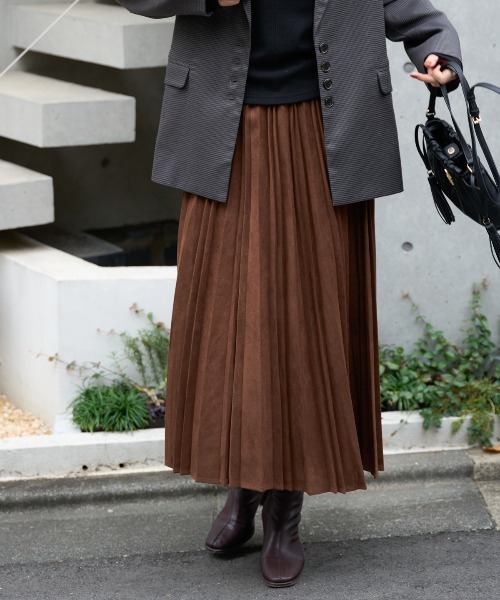 TRIANGLE PALETTE（トライアングルパレット）の「ポンチスエードプリーツスカート（スカート・レディース・グリーン/アイボリー/グレイッシュベージュ/ダークグレー/マスタード/ブラウン/ボルドー・FREE）」の22枚目の写真
