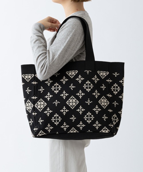 Daily russet(デイリー ラシット)の「モノグラムニットトートバッグ(L)(トートバッグ・レディース・ブラック/ブルーグレー/ベージュ・FREE)」の10枚目の写真