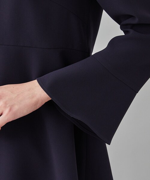 UNTITLED（アンタイトル）の「◆【セレモニー／セットアップ可能／洗える】TWC ペプラムブラウス（シャツ/ブラウス・レディース・ブラック/ネイビー/ナチュラル・01/48/02/04/03/00/50/44/46）」の10枚目の写真