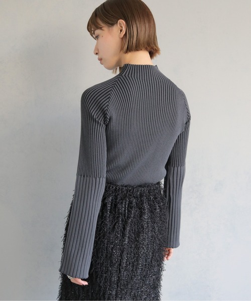 cheriella(シェリエラ)の「【cheriella】WEB限定配色二重臼リブニット WEB LIMITED CONTRAST DOUBLE RIB KNIT(ニット/セーター・レディース・チャコールグレー/ライトグレー/ブルー/グリーン・M)」の17枚目の写真