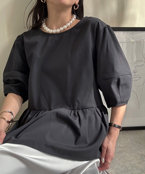 ULEULA(ウルア)の「前後2WAYランタンスリーブブラウス/深Vネックボリュームスリーブブラウス(シャツ/ブラウス・レディース・アイボリー/ブラック/グレイッシュベージュ/チャコールグレー・FREE)」の2枚目の写真