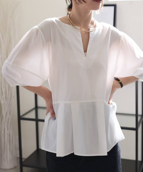 ULEULA(ウルア)の「前後2WAYランタンスリーブブラウス/深Vネックボリュームスリーブブラウス(シャツ/ブラウス・レディース・アイボリー/ブラック/グレイッシュベージュ/チャコールグレー・FREE)」の6枚目の写真