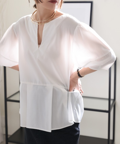 ULEULA(ウルア)の「前後2WAYランタンスリーブブラウス/深Vネックボリュームスリーブブラウス(シャツ/ブラウス・レディース・アイボリー/ブラック/グレイッシュベージュ/チャコールグレー・FREE)」の7枚目の写真