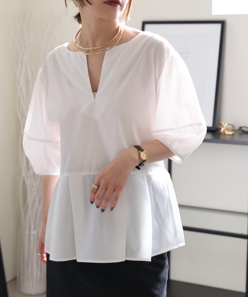 ULEULA(ウルア)の「前後2WAYランタンスリーブブラウス/深Vネックボリュームスリーブブラウス(シャツ/ブラウス・レディース・アイボリー/ブラック/グレイッシュベージュ/チャコールグレー・FREE)」の5枚目の写真